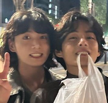 taekook tweet media