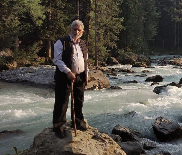 Polytikles's tweet photo. Support Arundhati Roy but Don’t forget to stand equally behind Kashmiri academic Dr. Sheikh Showkat Hussain, who has also been charged with UAPA.

His Kashmiri identity puts him in even greater danger! – @raqib_naik https://t.co/zezBsEGLnh