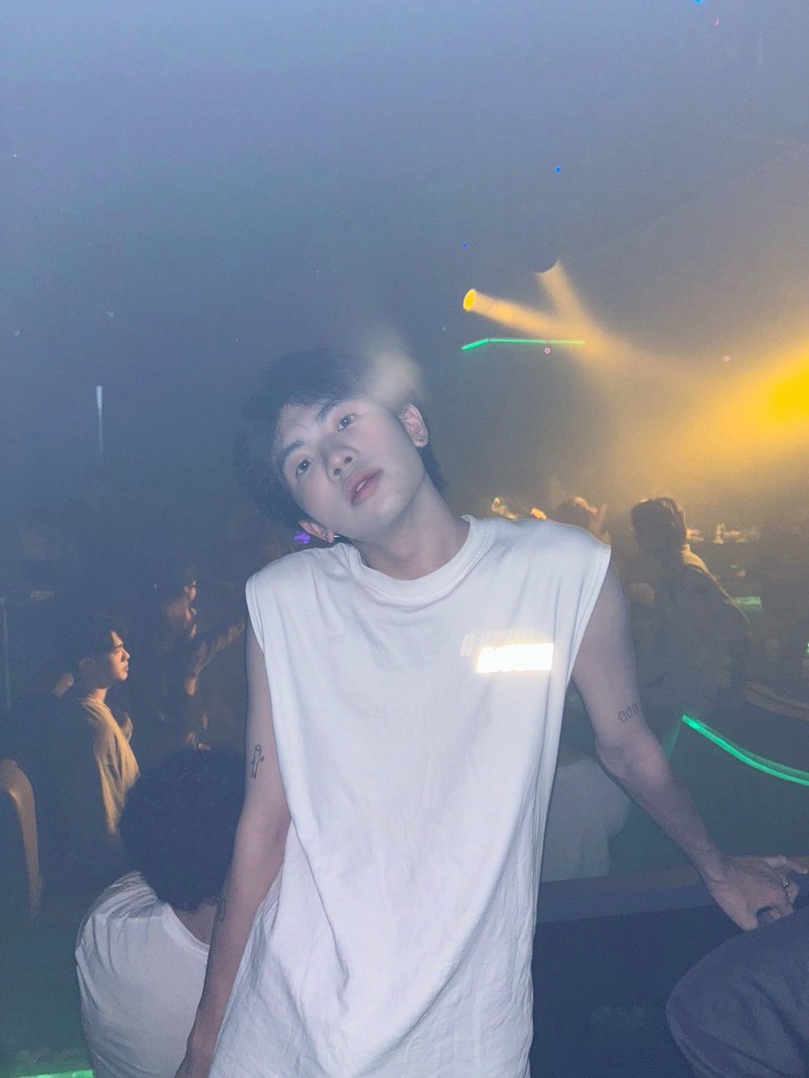 weiyeeee15's tweet photo. 可以祝我生日快樂嗎？ https://t.co/b36MmRLJeb