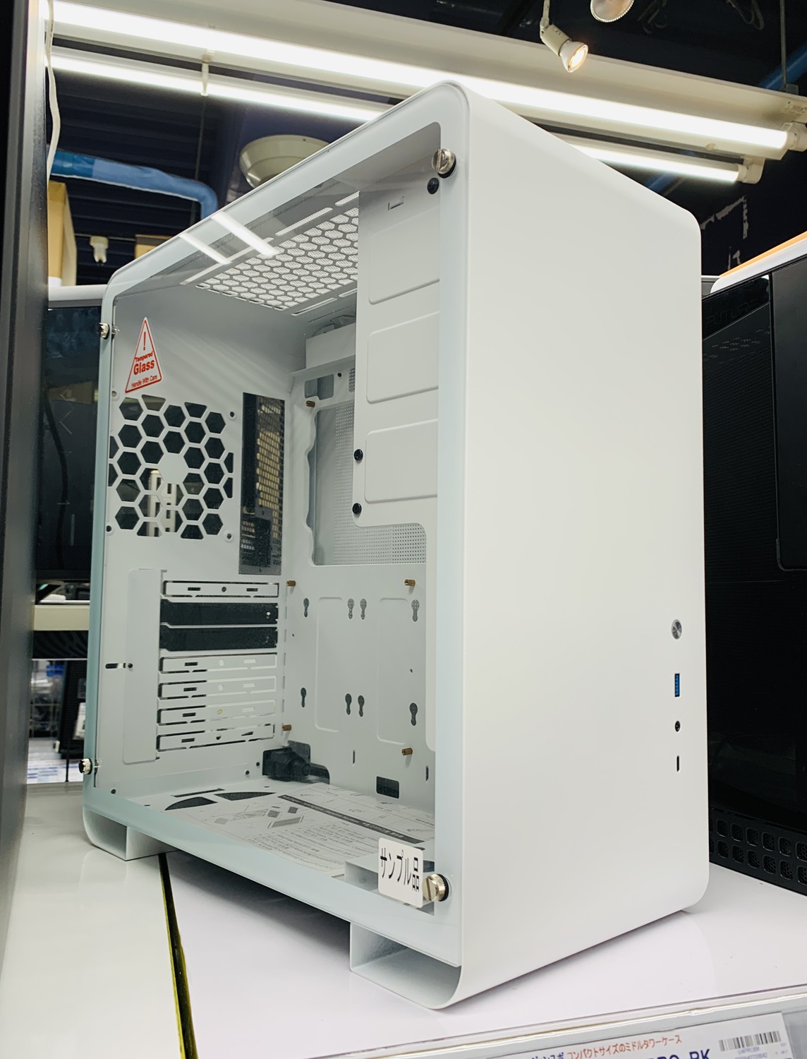 lianli ホワイト ミドルタワー PCケース 強化ガラス 強化ガラスと