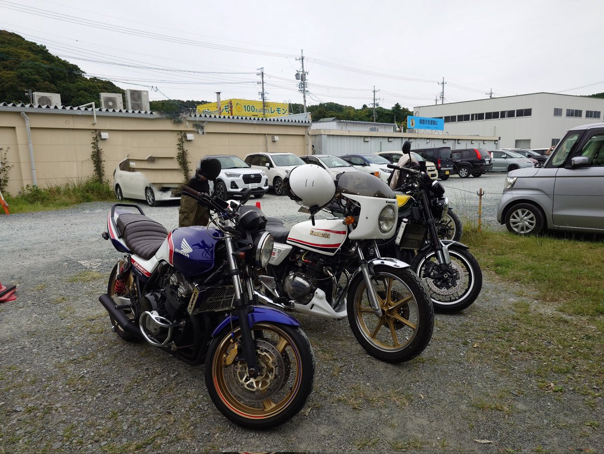 310Factory's tweet photo. 先輩とプチツー。
ホームラン軒で昼ご飯食べて帰宅♪
#310factory
#cb400sf
#ホームラン軒
#二俣駅 https://t.co/2tPr9F54R0