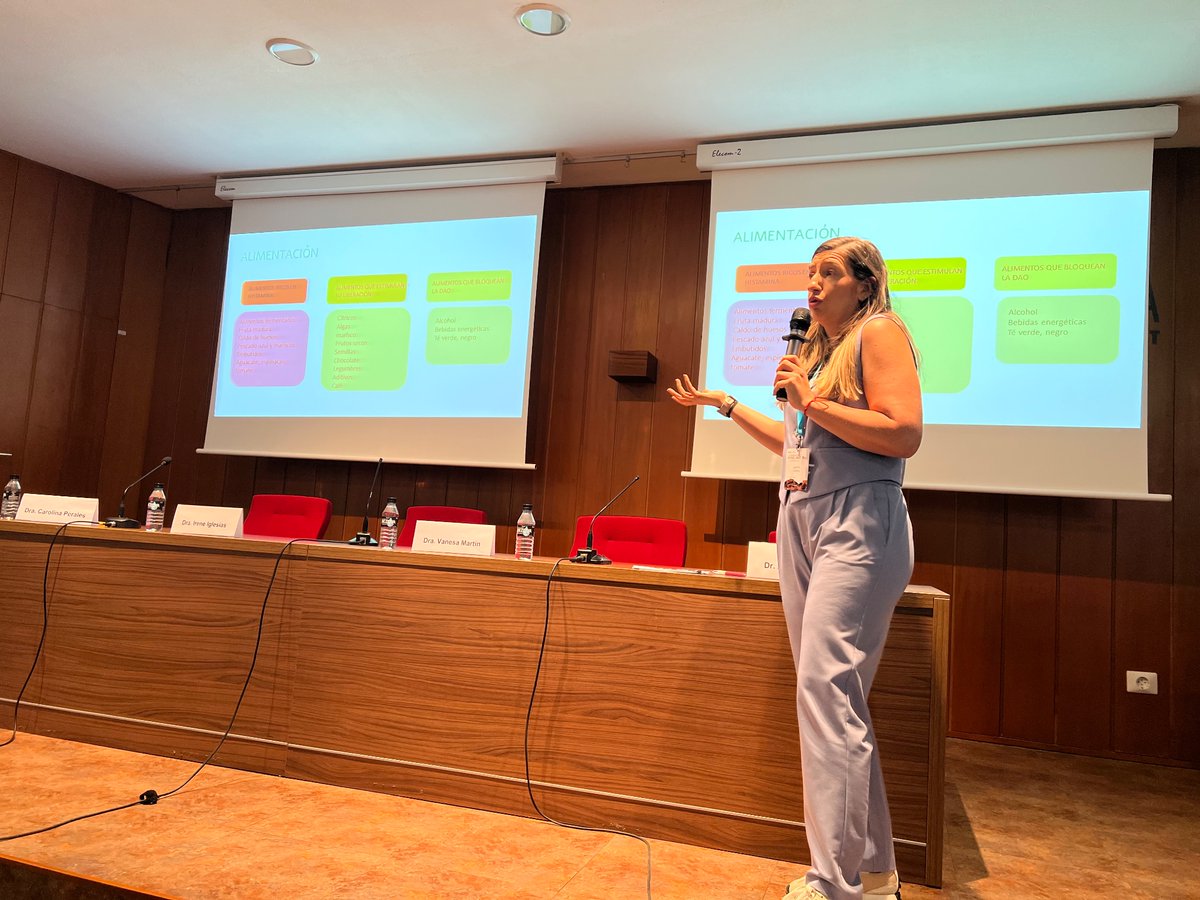 AVAIC_1's tweet photo. La Dra. Vanessa Martín Carbonell explica la carga de histamina en diferentes alimentos y su posible  relación con  enfermedades. #AVAIC 2024 #alergiaAlimentos https://t.co/S7JvWOKCGX