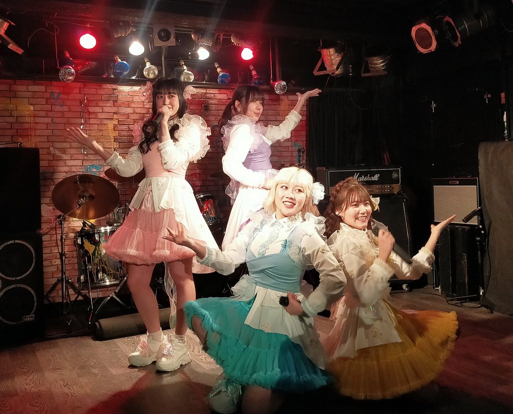 本日は For Some One Fesに出演させていただきました！
100日間という限られた時間の中で、このような機会をいただき改めて感謝申し上げます🙇‍♀
レアな4人体制、そしていつもと違う髪型いかがでしたか？
皆さんのコールがバッチリでとっても嬉しかったです👌🩷🩵💛💜
#100日後に解散するアイドル