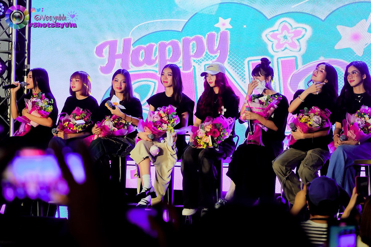 ShotsByViaaa's tweet photo. #HappyBINIDay | #BINI
🗓 06/11/24
📍One Ayala, Makati

@BINI_ph | @bini_aiah | @bini_mikha | @bini_colet  | @bini_gwen  | @bini_jhoanna  | @bini_maloi | @bini_stacey | @bini_sheena @BiniMikhaOFC | @BiniAiahOFC | #TatakStarMagic | #StarMagic | #ShotsByVia 🙋🏻‍♀️ https://t.co/AstpzX2Wpp