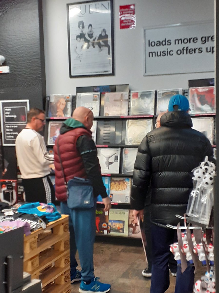 hmvNewcastle's tweet photo. We're off & running. We have some awesome #hmvLovesVinyl limited editions for your delectation. Call in & check out the full range. Open till 7pm today.
#vinyl #vinylweek #vinylcommunity #exclusives #SaturdayMorning https://t.co/UnxgXOvbe9