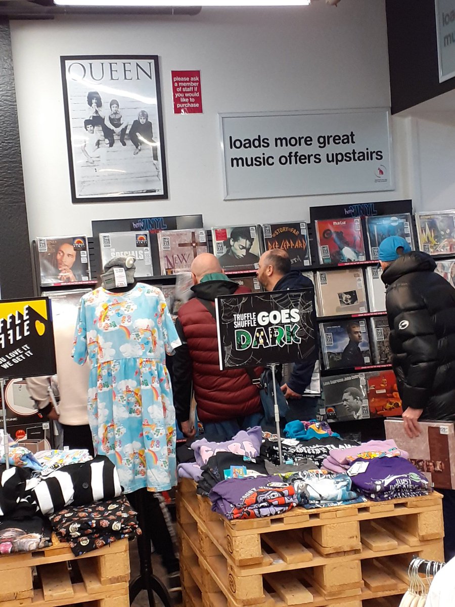 hmvNewcastle's tweet photo. We're off & running. We have some awesome #hmvLovesVinyl limited editions for your delectation. Call in & check out the full range. Open till 7pm today.
#vinyl #vinylweek #vinylcommunity #exclusives #SaturdayMorning https://t.co/UnxgXOvbe9