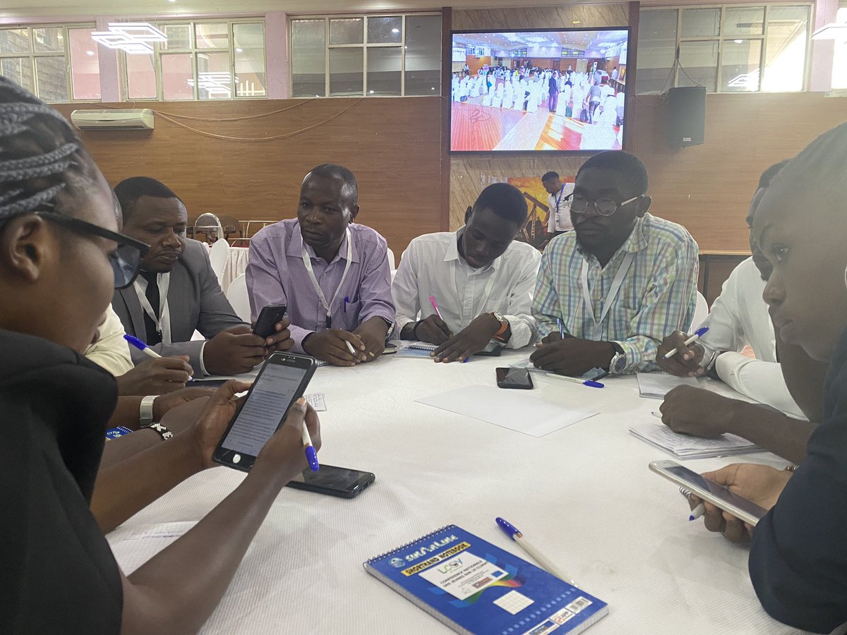 Le 22 juillet L'horloge climatique rabaissera d' une année et comptera désormais 4 ans pour la fin des énergies fossiles et réclamé les restauration et paiements des pertes et dommage , il est temps #ActNow #freeDrc #freevirunga #climatclock