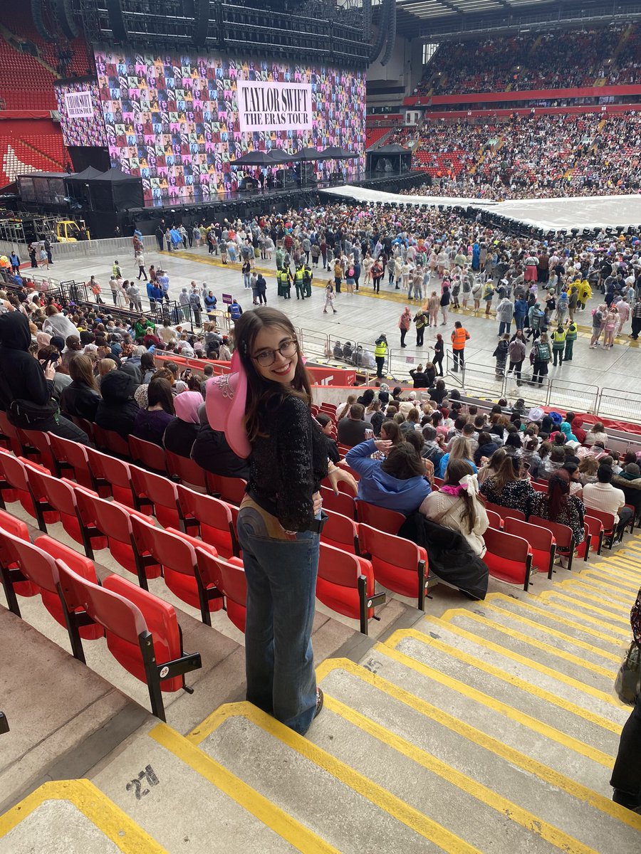 Last night, Ruby’s sister &amp; I saw the #TaylorSwift Eras tour in Liverpool 

Taylor’s music was the soundtrack to Ruby’s teenage years, &amp; it’s been the soundtrack to our grief since Ruby’s died

It was amazing - &amp; very emotional - to see it brought to life 🧵 1/n

<a href="/tswifterastour/">The Eras Tour</a>