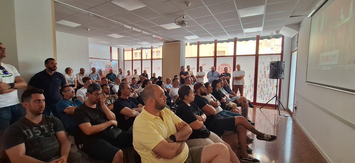 ugtficapv's tweet photo. @UgtFord celebra su asamblea de afiliados en la que plantea sus propuestas para afrontar de la manera menos traumática  posible para la plantilla la situació actual.
Más de 700 afiliados han desbordado el Salón de Actos de @UGTPV y las salas adyacentes.
@UGT_FICA https://t.co/6OxV6AUoNf