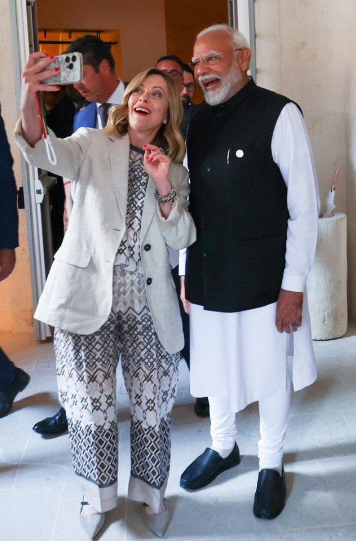 Jayhindpal123's tweet image. बहुत अच्छे से जानते है दोनो की मीडिया मै क्या चल रहा है फिर भी उस को एन्जॉय करते हुए #Melodi ❤️

#modipower
#modigovt3
#Modi30
#GiorgiaMeloni #narendra_modi
#G7Summit #G72024