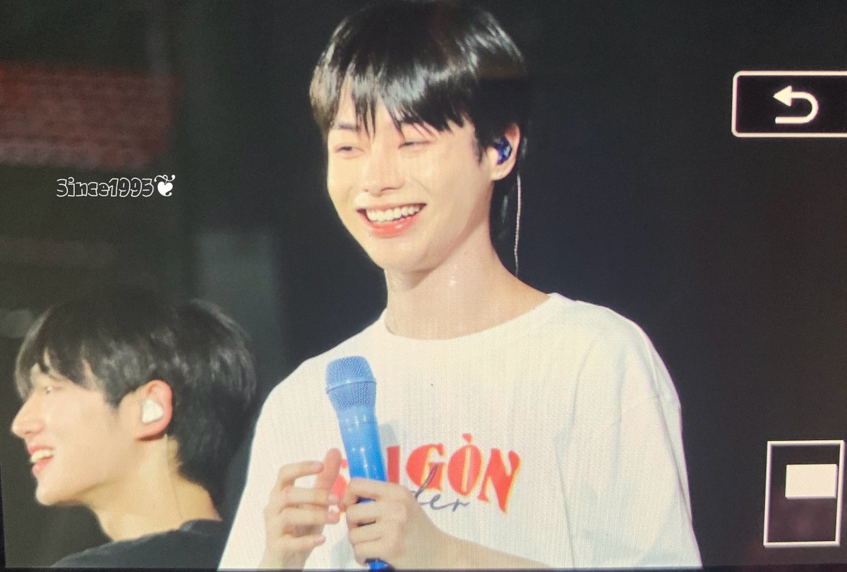mylittleboy0119's tweet photo. 𝐏𝐫𝐞𝐯𝐢𝐞𝐰˚
240615 

#T_OUR_Voyage
#TEMPESTinHCMC
#T_OUR 
#ハンビン #テンペスト
#TEMPEST #TPST #템페스트 
#한빈 #템페스트_한빈 
#한빈아_HANBIN_Ơi
#HANBIN_TEMPEST
#ngongochung #mylittleboy🌻
#HANBIN #hanbin_tempest #hanbin_yehua 
#빛나는_해바라기🌻
@HANBIN_twt_ https://t.co/LHuX2nVo5R