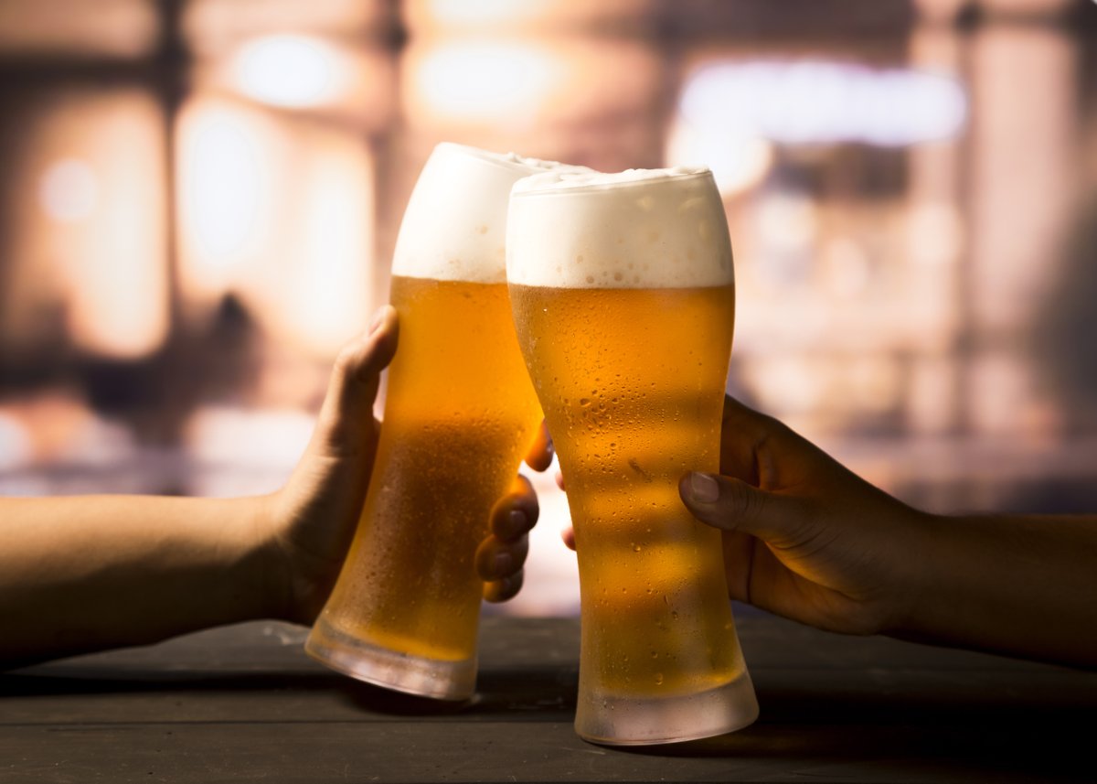 There's nothing quite like enjoying a cold beer on a warm day… 🍺  And what better day to enjoy that cold beer on than National Beer Day! 
Join in on a freshly-poured brew in the sun and relax at Holiday Inn Farnborough

#Beer #NationalBeerDay #Summer #Refreshing