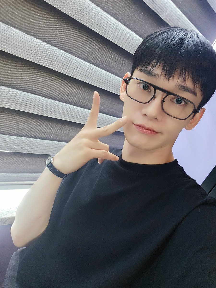 CHEN_official tweet media