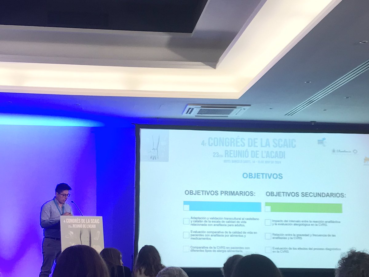 C. Giovanna Araujo Sánchez MD, PhD (@gio02giovanna) on Twitter photo Que orgullo contar con compañeros de este calibre en <a href="/AlergiaClinic/">Alergologia_Clinic</a> <a href="/hospitalclinic/">Hospital Clínic</a>
Dr. David-Loli presentando su proyecto de beca de investigación de <a href="/scaic_cat/">SCAIC</a> Evaluación de la calidad de vida en pacientes con anafilaxia <a href="/Real_Davlo/">David Loli-Ausejo</a> 🏆🏅 Que orgullo contar con compañeros de este calibre en <a href="/AlergiaClinic/">Alergologia_Clinic</a> <a href="/hospitalclinic/">Hospital Clínic</a>
Dr. David-Loli presentando su proyecto de beca de investigación de <a href="/scaic_cat/">SCAIC</a> Evaluación de la calidad de vida en pacientes con anafilaxia <a href="/Real_Davlo/">David Loli-Ausejo</a> 🏆🏅