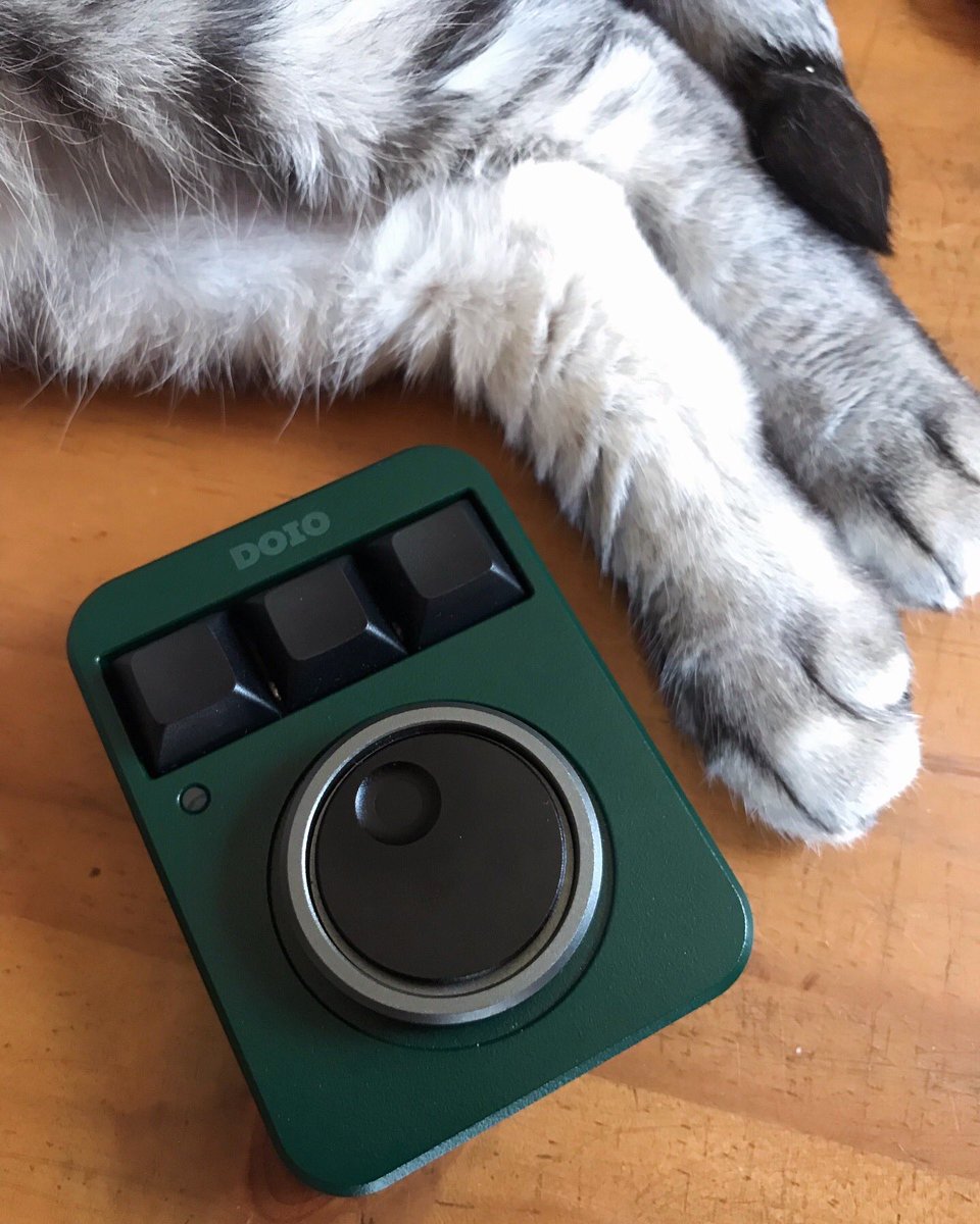 stoneriver71's tweet image. 久しぶりにガジェット買った
(1枚目Macropad)
久しぶり無駄遣いした
(2枚目MacintoshKeyCap)

#DOIO #KB03 #Macropad #Macintosh #Keycap #gadgets