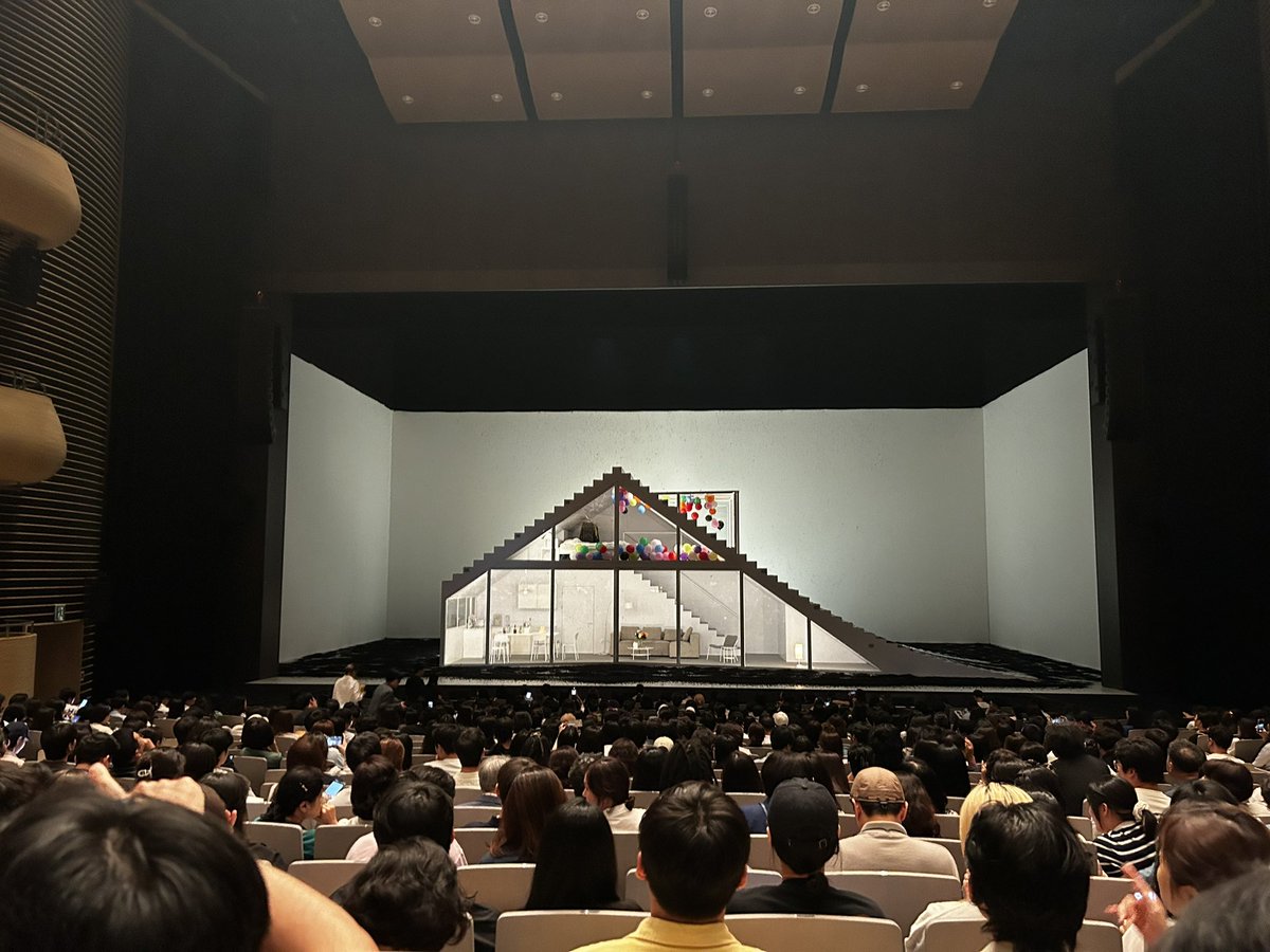 지하철 안 대학생으로 보이는 두 사람이 계속 침, 백중탕(?), 한의원, 소음인, 태음인, 환자의 대변 맛(?)에 대한 얘기를 하고 있다.   공연에 대한 내 여운 내놔..