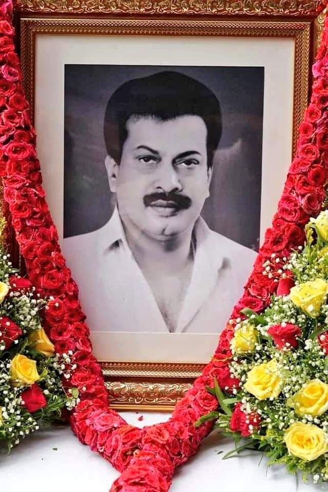 kayaldevaraj's tweet photo. June 16th

Remembering the legendary actor, producer #Sukumaran on his 27th year Death Anniversary

#SukumaranDeathAnniversary #Mollywood #MalayalamActor #Malayalam #ActorPrithviraj https://t.co/PYi2634T7s
