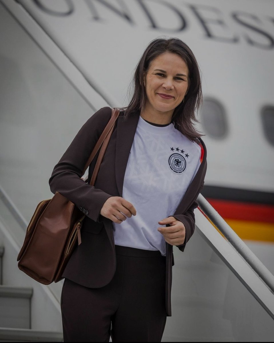 In einem Kabinett #Habeck 🇩🇪 darf SIE nicht fehlen. Die international auf höchster Ebene wertgeschätzte Außenministerin #Baerbock.