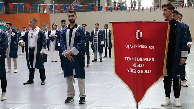 GiTMEDYA's tweet photo. TBMYO Mezunlarını Uğurladı
#uşaküniversitesi #tbmyo #mezun #mezuniyet #ömerhalisdemirspormerkezi #gitmedya #haber #mezun2024

https://t.co/nWTBrGCwzn https://t.co/l4oV8cXAwZ