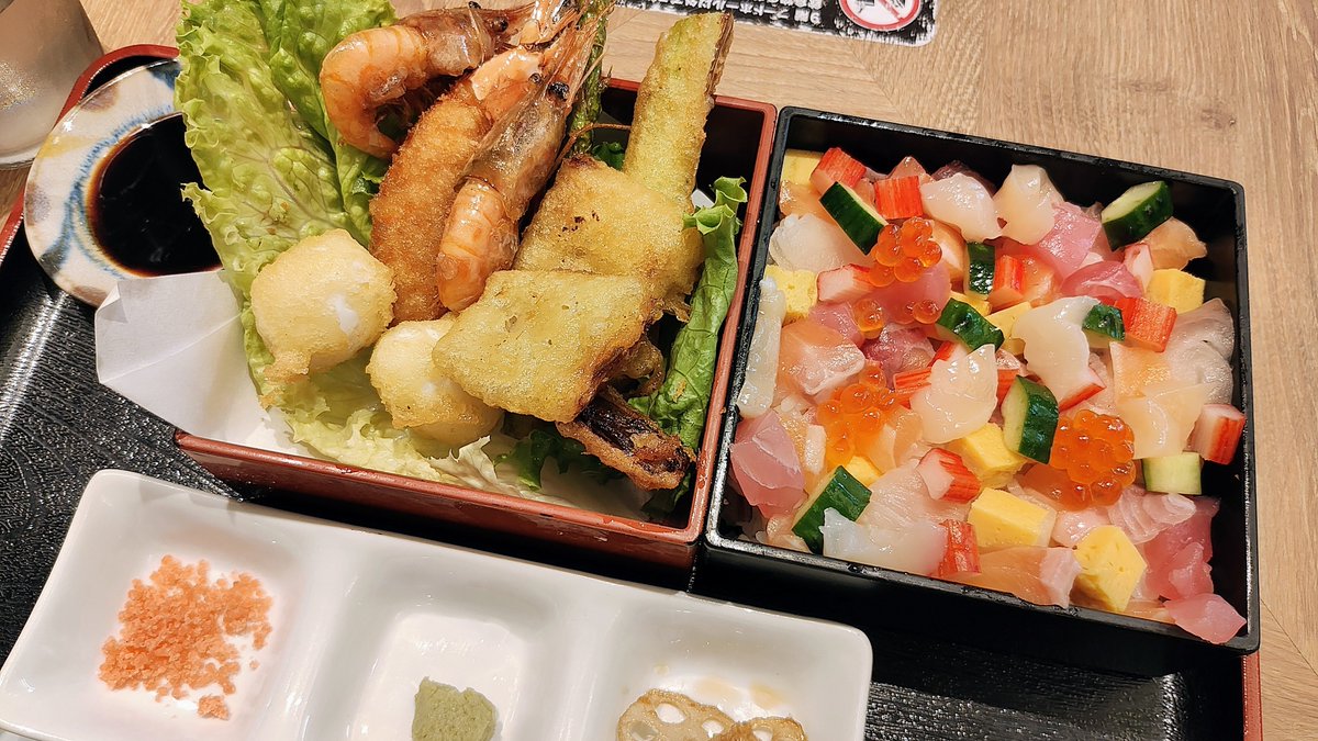 LumiAvant's tweet photo. 海鮮ちらし寿司🐟️美味ദ്ദി(๑•؎ •) #razr40ultra https://t.co/KbYDnoQUy6