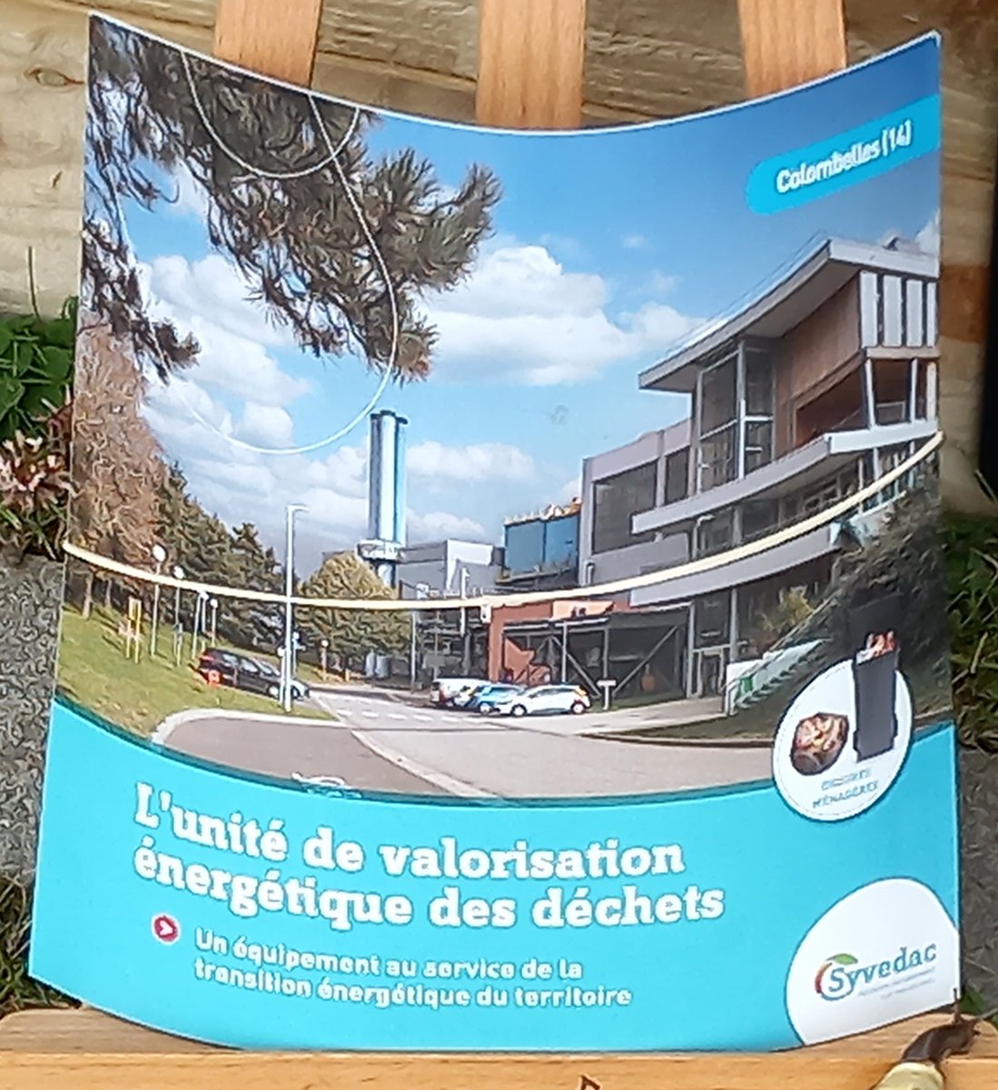 fguegueniat's tweet photo. Petite formation autour des composteurs avec les ambassadeurs @EpronRadio
#environnement #tri
En partenariat avec @Caenlamer et le #Syvedac https://t.co/KvBZccpij4