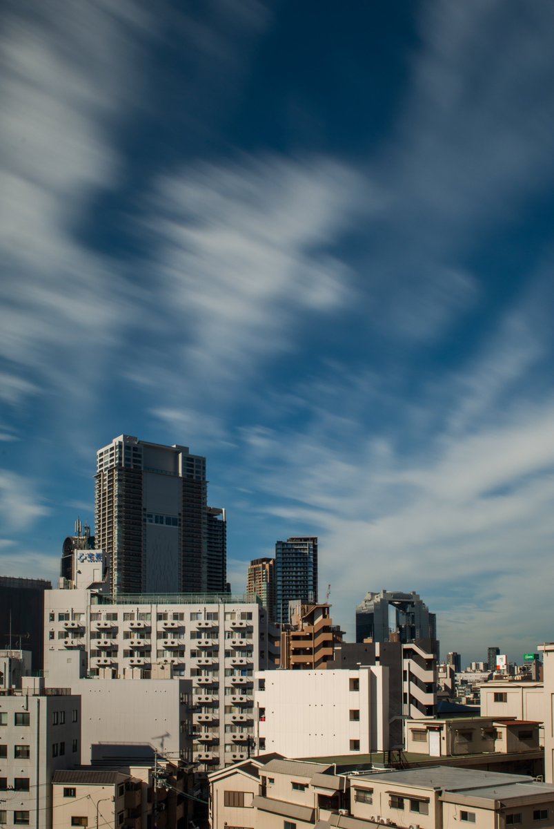ecran_pro's tweet photo. 流行りのCCD機(流行ってるのか?)
NIKON D3000を数千円で購入
エントリー機って使ったことなかったのでこんなにファインダーが見ずらいとは思わなんだ
転がっていたファインダー倍率が1.4倍になるマグニファイヤーをつける
NIKKOR-UD 20mm F3.5
#長時間露光
#longtimeexposure https://t.co/pxaatqW6Pj