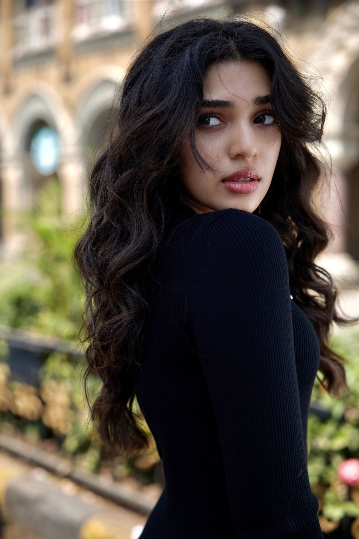 Hot Heroine Krithi Shetty in sleeveless Saree | iiQ8 Actress Entertainment