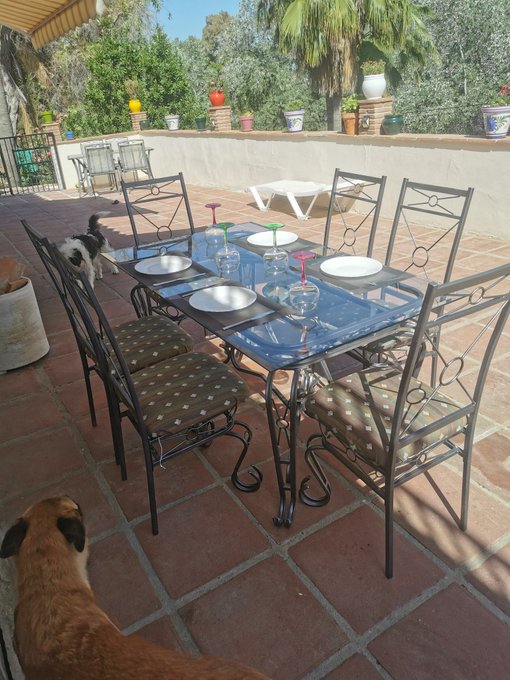 New outside dining area 😍 https://t.co/fO0yMaFnfp