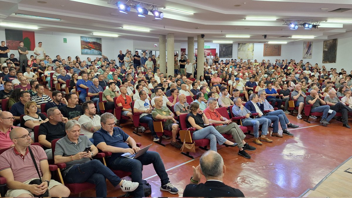 UGT_FICA's tweet photo. 🔴 Mariano Hoya, SG de @UGT_FICA en la asamblea de delegados y delegadas de @UgtFord "el mecanismo Red se diseñó para estas crisis sectoriales" https://t.co/0QGe8QIkh9