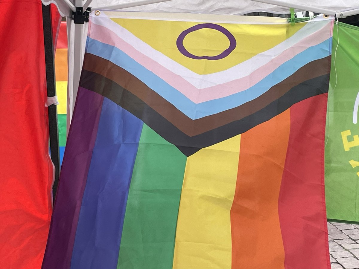 SusanSziborra's tweet image. #Köthen empfängt seinen ersten #CSD mit Buttersäure, auf dem Marktplatz verstreuten Nägeln und zahlreichen über Nacht aufgetauchten Hass-Graffitis. Das wird #Liebe und #Vielfalt nicht aufhalten. Ihr wollt die #Community unterstützen? Kommt dahin, wo es so viel Kraft kostet!