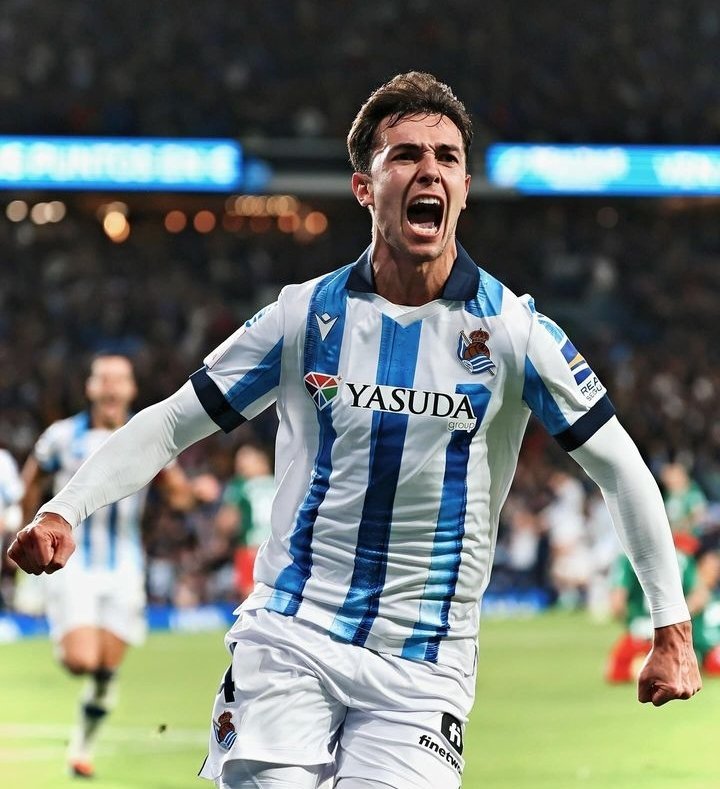 🚨🥉| Manchester United are planning an opening bid of £37.8M for Martin Zubimendi.

However, that is expected to fall short of Sociedad's asking price.

Zubimendi has a £50.5m release clause in his contract. #MUFC [Nacional]