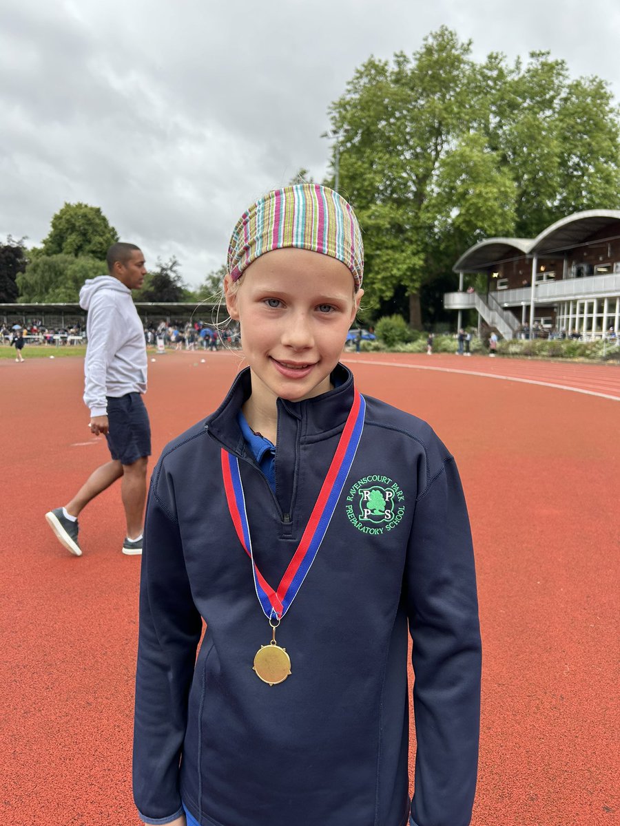 Louise Gold in the yr5 girls 1200m