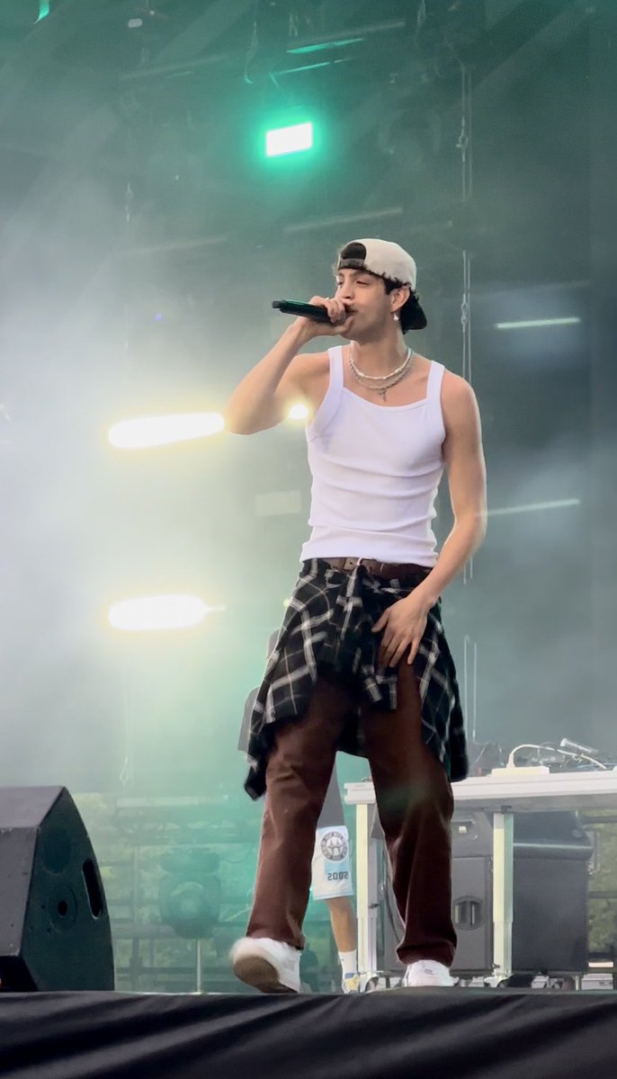 ALEhouseee's tweet image. ieri il Nameless mi ha fatto il regalo più bello di tutti 🥹🪐🧡💋🫂 @midascrivecose #Mida #BacioDiGiuda #Amici23 #NamelessMusicFestival