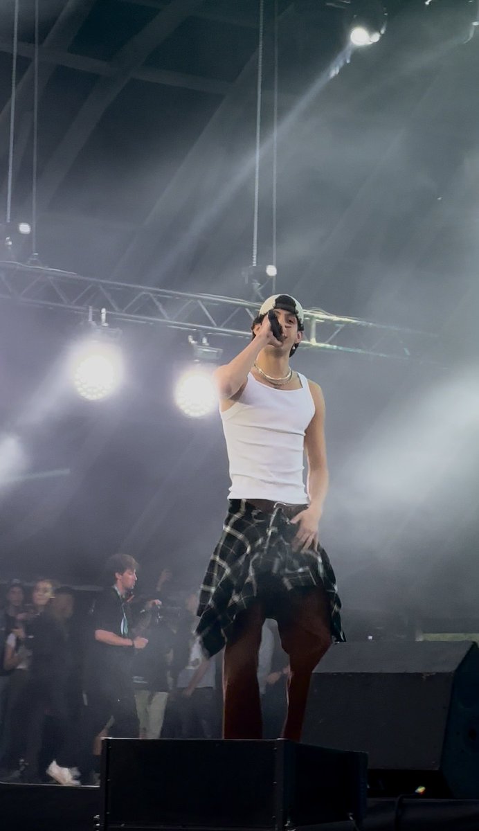 ALEhouseee's tweet image. ieri il Nameless mi ha fatto il regalo più bello di tutti 🥹🪐🧡💋🫂 @midascrivecose #Mida #BacioDiGiuda #Amici23 #NamelessMusicFestival