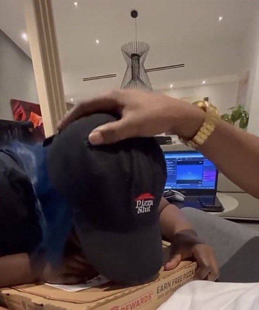 ClipsBeingFunny's tweet photo. Who has the delivery girl video? Wanna check something🫣 https://t.co/k6q0MMkPlX