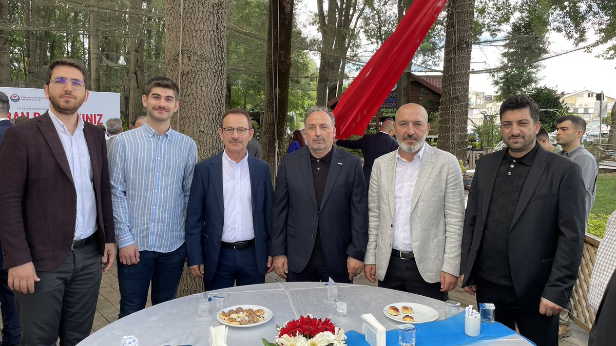 MUSIADSakarya's tweet photo. Şehrimizde eş zamanlın gerçekleştirilen Geleneksel Bayramlaşma programlarına Başkan Yardımcımız Ahmet Cihan ve yönetim kurulu üyelerimiz katılım sağladı.

📍Sakarya Valiliği ve Büyükşehir Belediye Bayramlaşma Programı

📍 SAMİB https://t.co/0yz0NkFVea