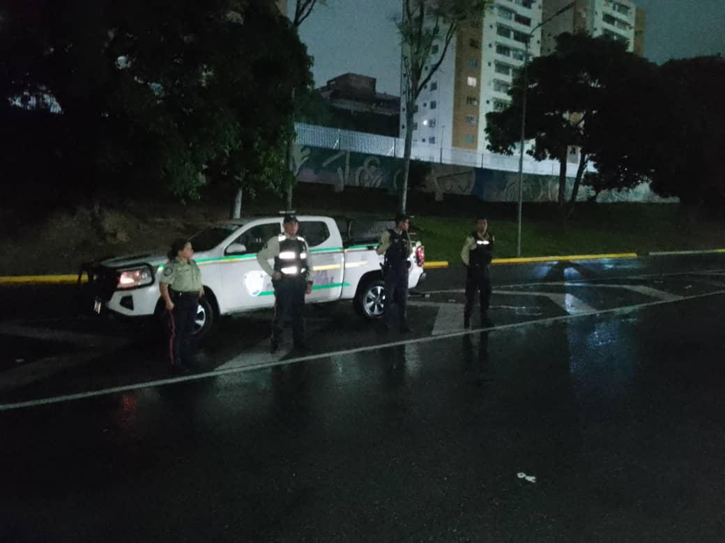 #15junio | Personal de Patrullaje vehicular se mantiene en presencia y recorrido las 24 hrs garantizando la paz y seguridad de los habitantes del Gran Municipio Sucre.

#ServiryProtegerPMS