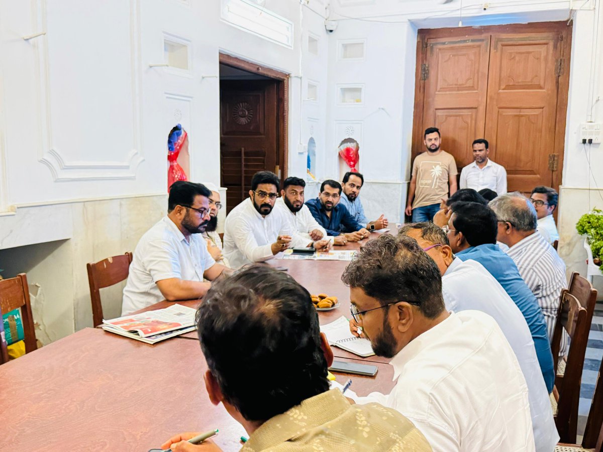 Md_MajidHussain's tweet photo. Took a detail Review Meeting at #AIMIM Headquarters Darussalam with Officials of #HMWS&SB GM (Project's Wing), DGM, Managers, GM (Maintenance), DGM's, Managers & gave instructions to speedup works on priority in Nampally Constituency.
All AIMIM Nampally Corporators were present https://t.co/Ea7ISqlito