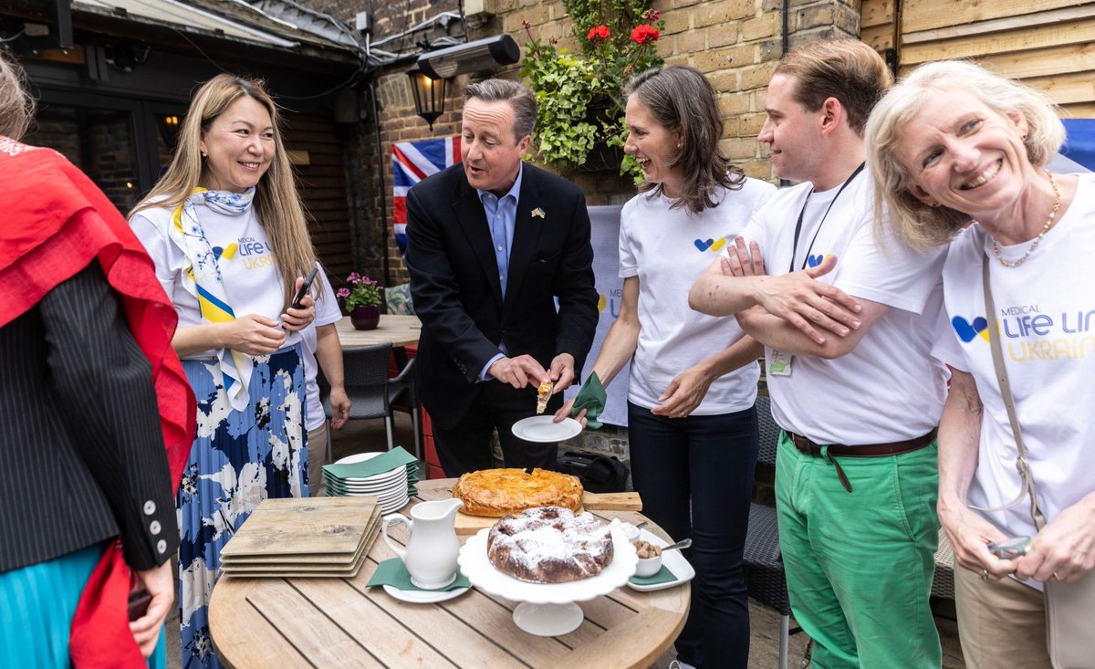 DunfieldPrayero's tweet image. ICYMI, it was great to welcome former PM and current Foreign Secretary @David_Cameron to #Wimbledon &amp;amp; the Maldens this week. He met with volunteers from @Med_LL_Ukraine. Thank you again to @rosencrownsw19 for hosting us.

Read the interview in @TheTimes: thetimes.com/article/9cb209…