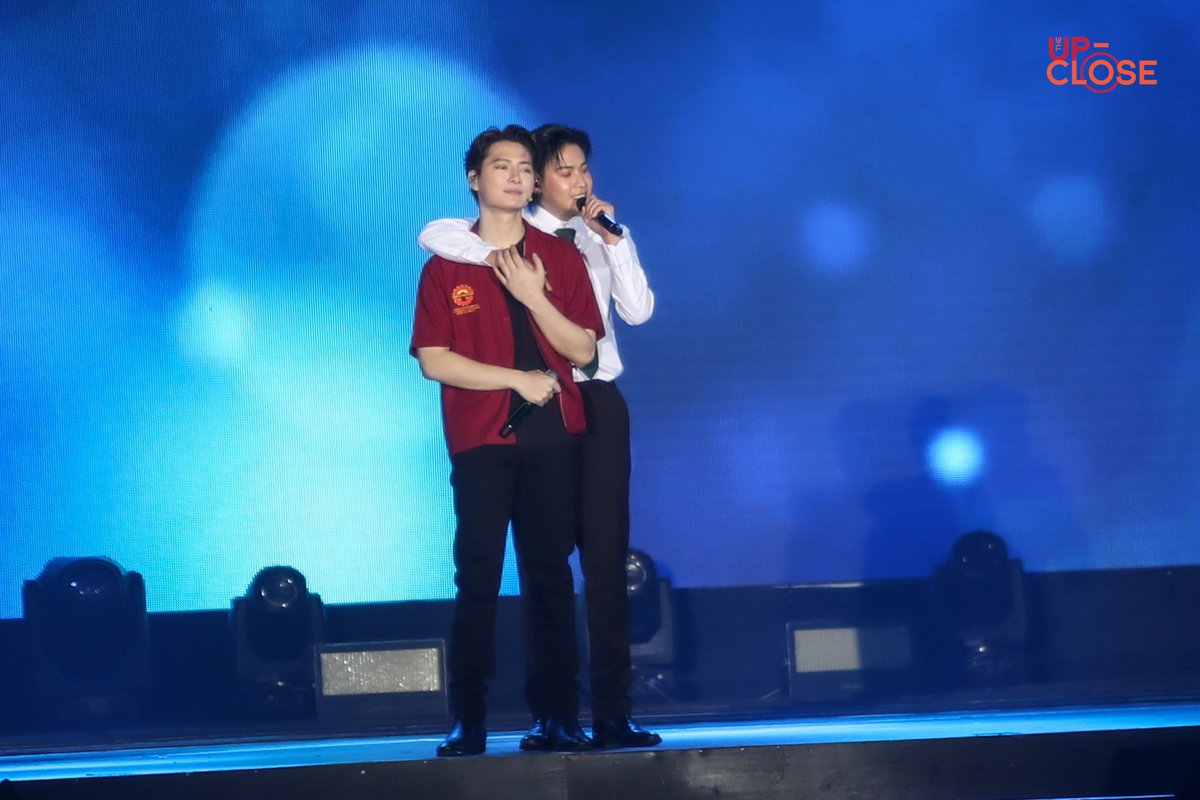 Theupclose's tweet photo. ภาพบรรยากาศ "คริส-สิงโต" ในงาน "PERAYA PARTY BEGIN AGAIN"

#KristSingtoFanMeeting 
#PerayaPartyBeginAgain 
#KristPerawat #SingtoPrachaya
#คริสสิงโต #ทีมพีรญา https://t.co/H5eIAquU6s