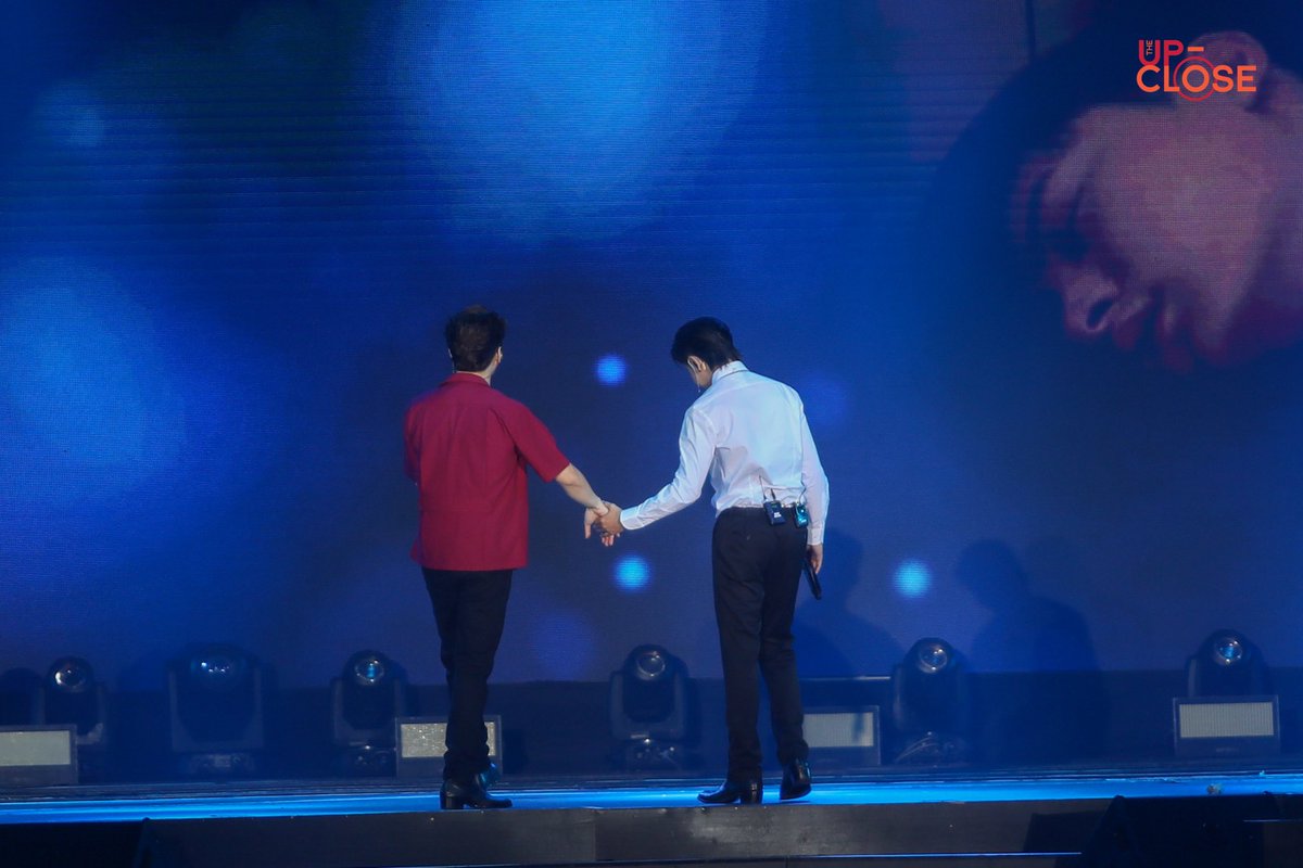 Theupclose's tweet photo. ภาพบรรยากาศ "คริส-สิงโต" ในงาน "PERAYA PARTY BEGIN AGAIN"

#KristSingtoFanMeeting 
#PerayaPartyBeginAgain 
#KristPerawat #SingtoPrachaya
#คริสสิงโต #ทีมพีรญา https://t.co/H5eIAquU6s