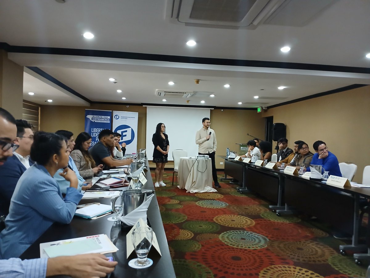 Iniciamos EMERGENTES, encuentro de líderes jóvenes de #GuateActiva.

Gracias al apoyo de <a href="/fnf_ca/">Fundación Friedrich Naumann Centroamérica</a> .