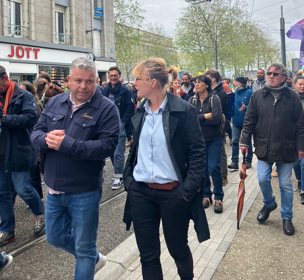 gladys grelaud (@gladysgrelaud) on Twitter photo J'étais présente à Brest avec les candidats du Front Populaire <a href="/pycadalen/">Pierre-Yves Cadalen</a> <a href="/Mel_Thomin/">Mélanie THOMIN</a> <a href="/PERONLaurent/">Laurent PERON</a>
et avec plusieurs milliers de manifestants pour dire non à l'extrême droite et à la haine. J'étais présente à Brest avec les candidats du Front Populaire <a href="/pycadalen/">Pierre-Yves Cadalen</a> <a href="/Mel_Thomin/">Mélanie THOMIN</a> <a href="/PERONLaurent/">Laurent PERON</a>
et avec plusieurs milliers de manifestants pour dire non à l'extrême droite et à la haine.