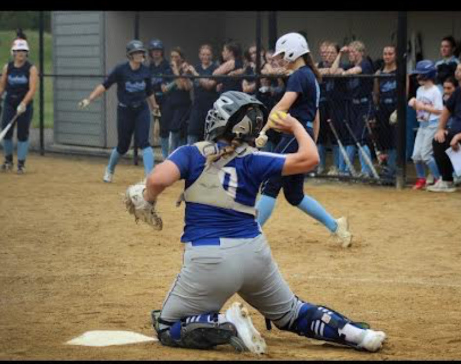 DHS_Softball25 tweet media