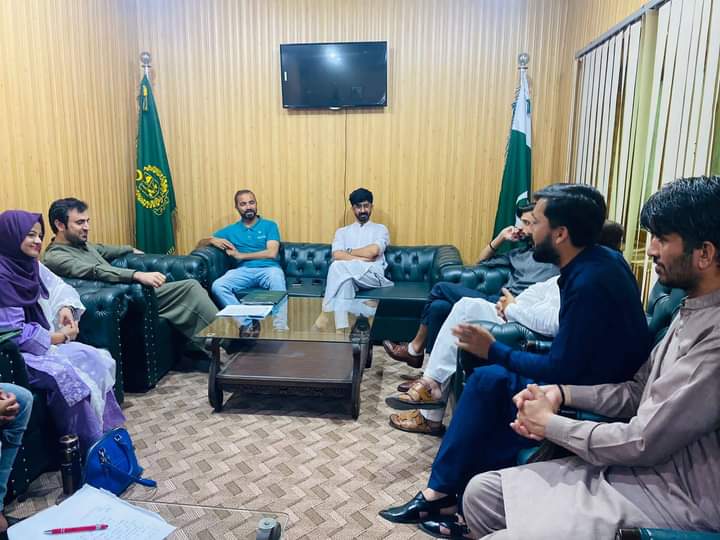 Zabiullah_01's tweet photo. گلگت۔ صوبائی وزیر امور نوجوانان و تجارت ذبیح اللہ سے نیشنل یوتھ اسمبلی کے وفد نے ملاقات کی، ملاقات میں گلگت بلتستان یوتھ کے درپیش مسائل اور نئے چلینجز سے آگاہ کیا۔
#GilgitBaltistan https://t.co/l87RE1eyyL