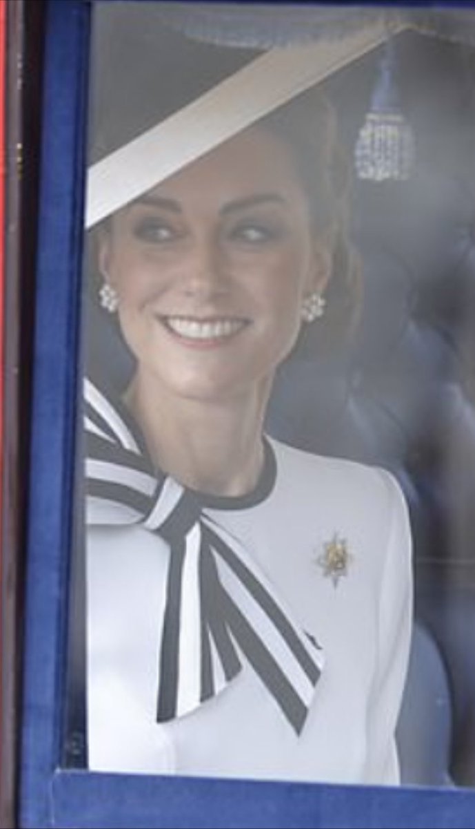 El_King888's tweet image. She’s BACK! ❤️❤️❤️ #princessofwales #catherine #troopingthecolor