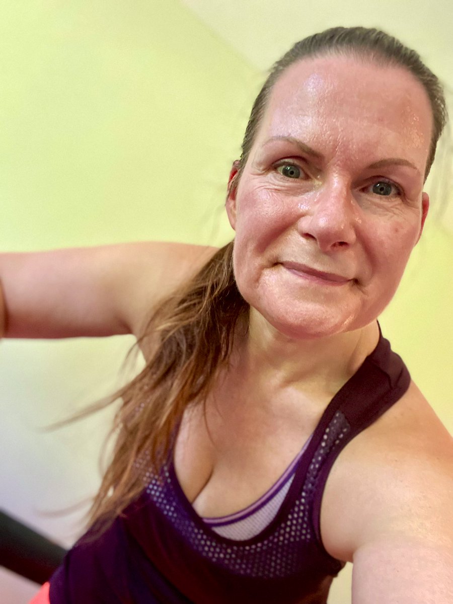 skyhighshoes's tweet image. First run in ages.. god that was knackering. Only ran 3.5 miles too. Really need to be back running more consistently 😬
#GetYourSweatOn 
#Running