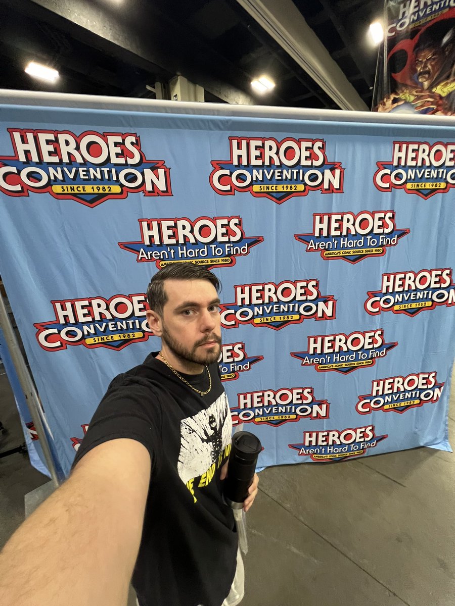 Giantsize_vr's tweet photo. Chilling at @heroesonline for the next couple of days. Shout out @tomscioli https://t.co/wlCXTTIJJL
