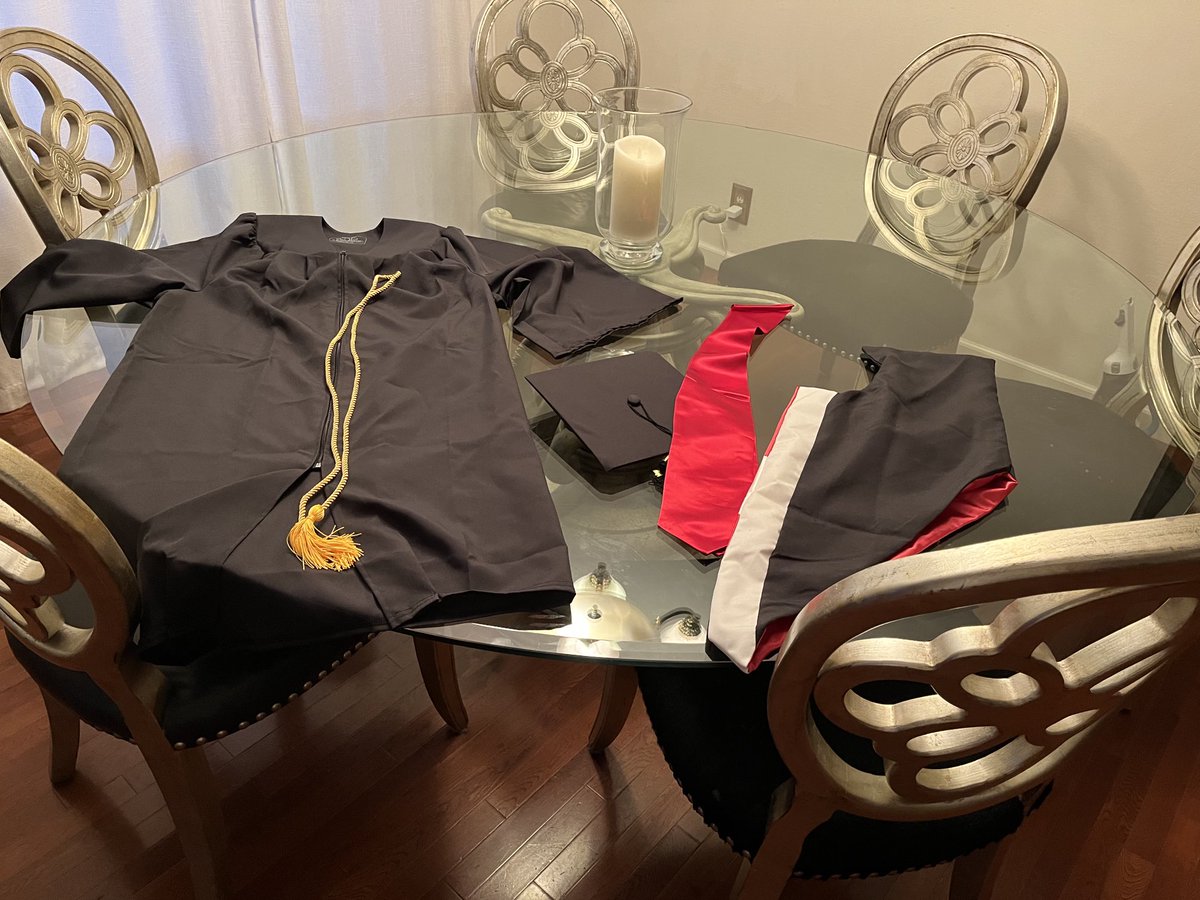 prettywonderfu4's tweet image. And so it begins #scuGRAD #Congradulations