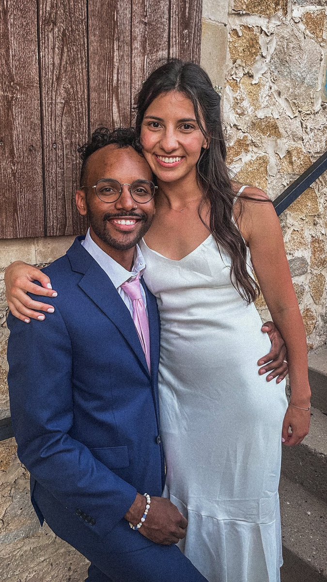 We did the thang💛 turtleneck hubby season 👏🏾👏🏾